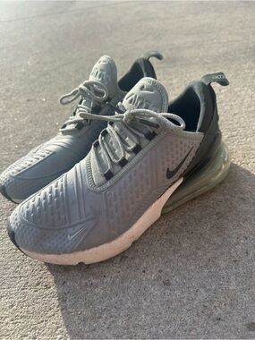 Nike Air Max 270 Light Gray/Charcoal Sneakers